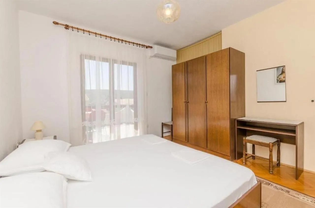 Apartments Spavalo Pag Town