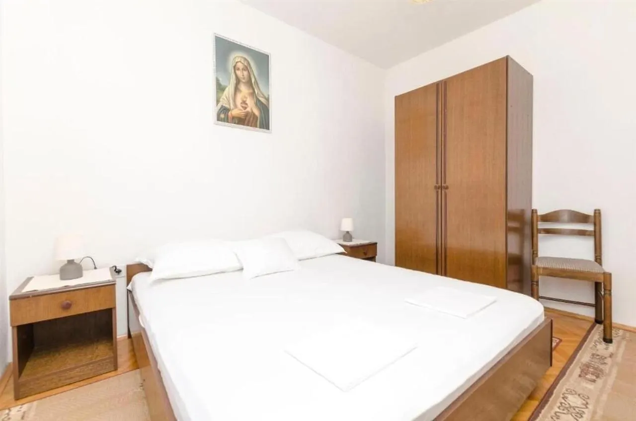 Apartments Spavalo Pag Town