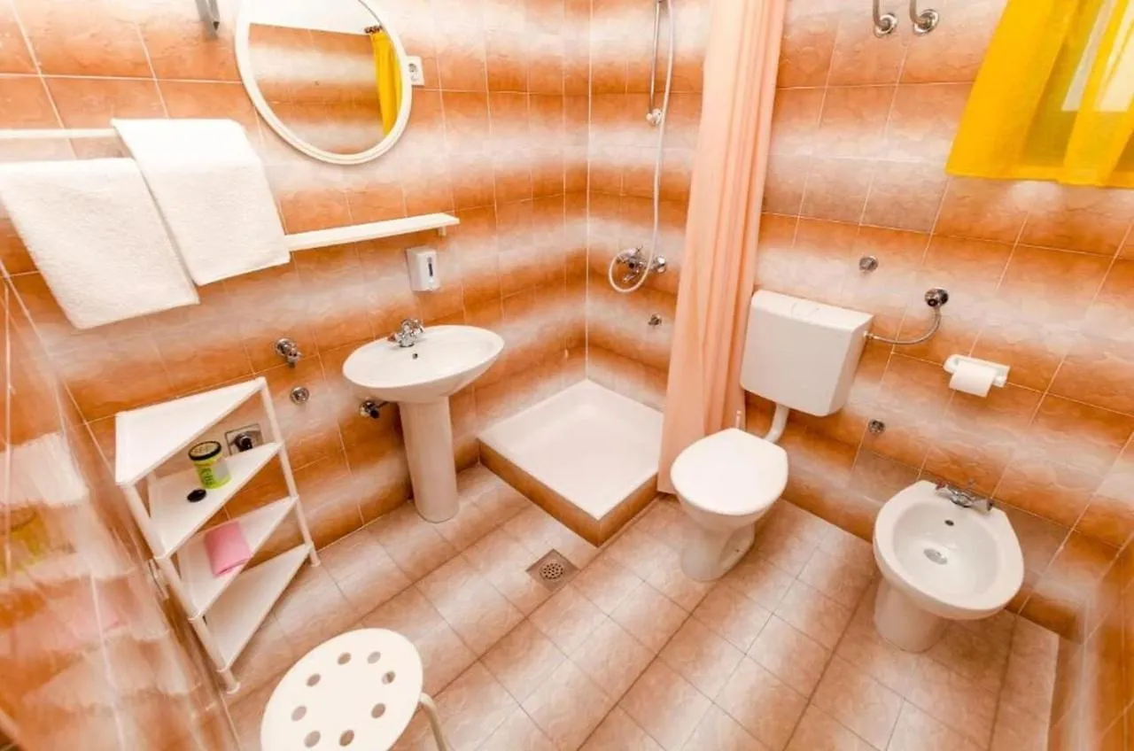Apartments Spavalo باغ