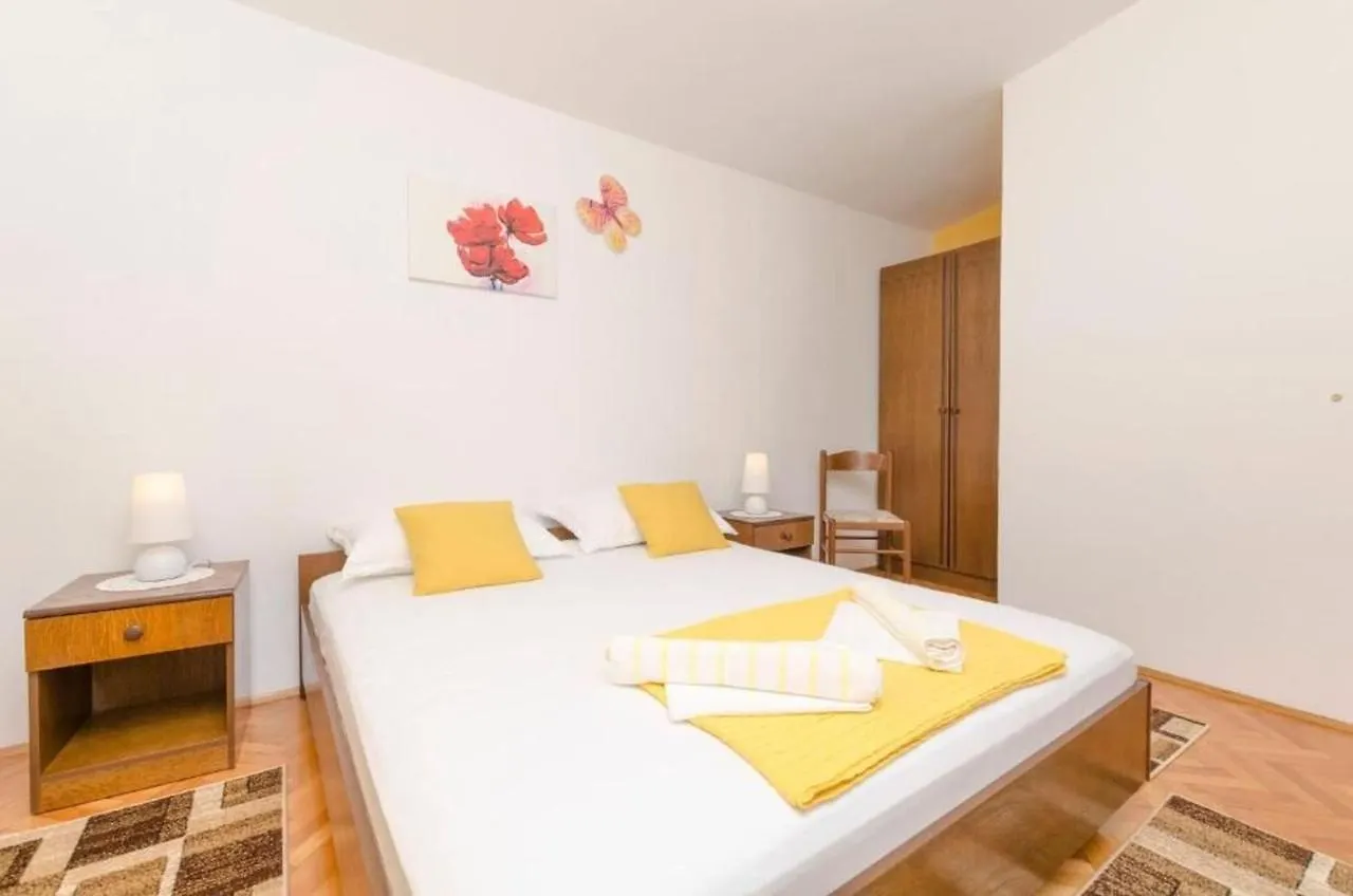 Apartments Spavalo Pag Town
