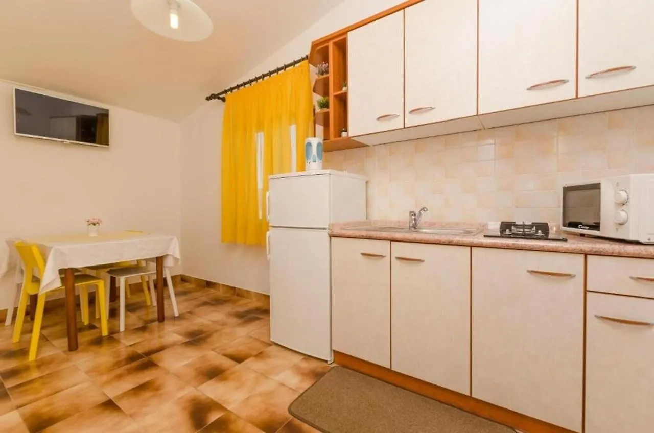 Apartments Spavalo Pag Town