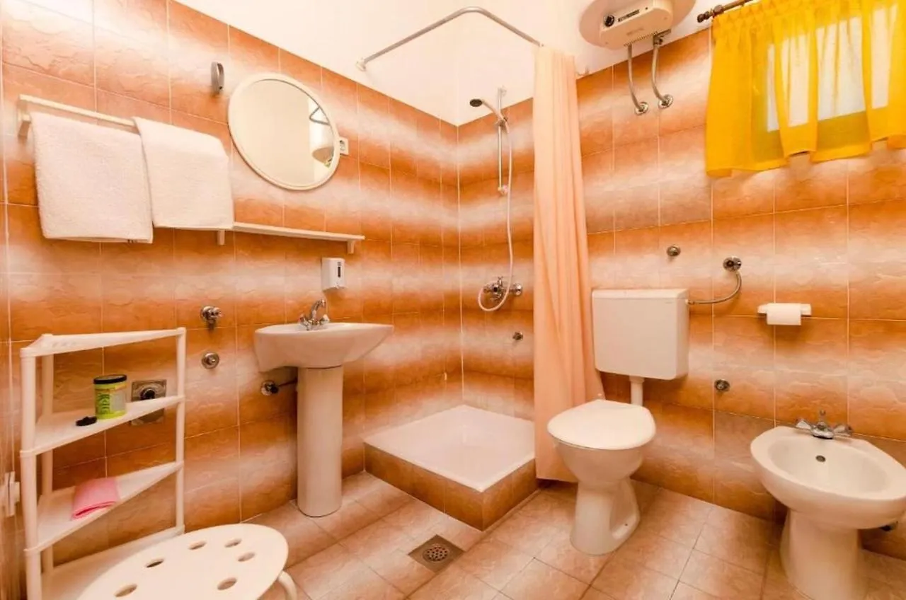 Apartments Spavalo باغ