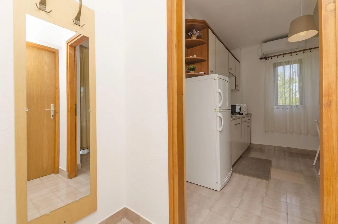 Apartments Spavalo باغ