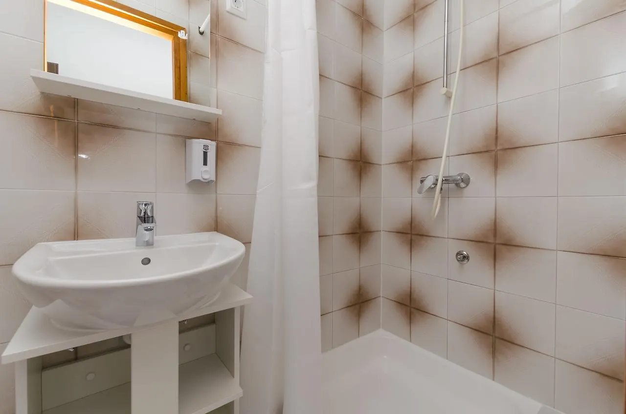 Apartments Spavalo باغ