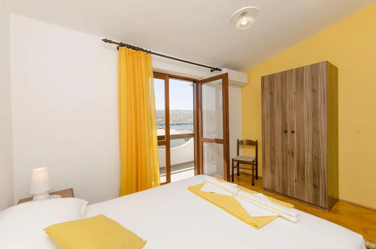 Apartments Spavalo Pag Town