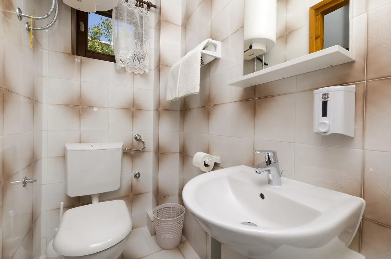 Apartments Spavalo باغ